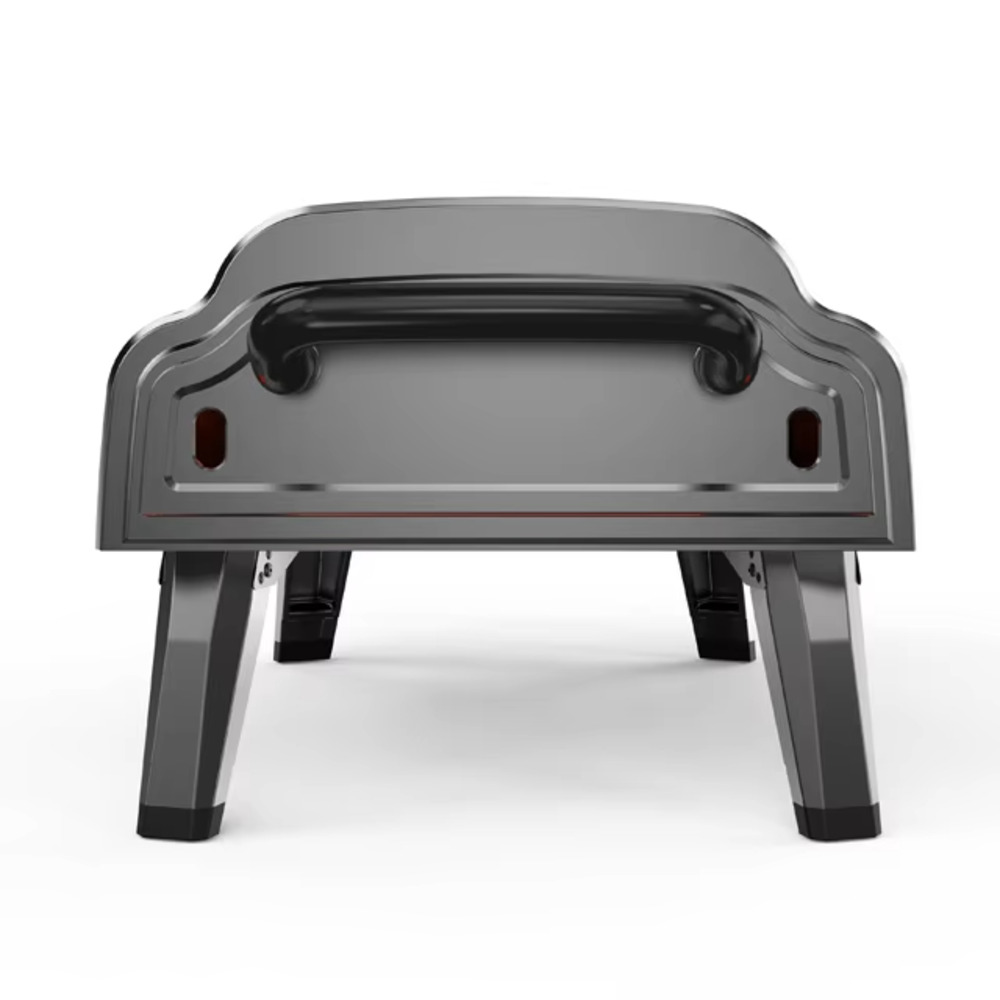 Imagen de un horno de pizza a gas, de diseño robusto y moderno. El horno cuenta con una estructura metálica de acero inoxidable y una puerta con ventana de vidrio para observar el proceso de cocción. En su interior, se pueden ver las piedras refractarias que aseguran una cocción uniforme de la pizza. El horno está encendido, con llamas visibles en su interior, y emite calor intenso, indicativo de su alto rendimiento y eficiencia en la preparación de pizzas de calidad